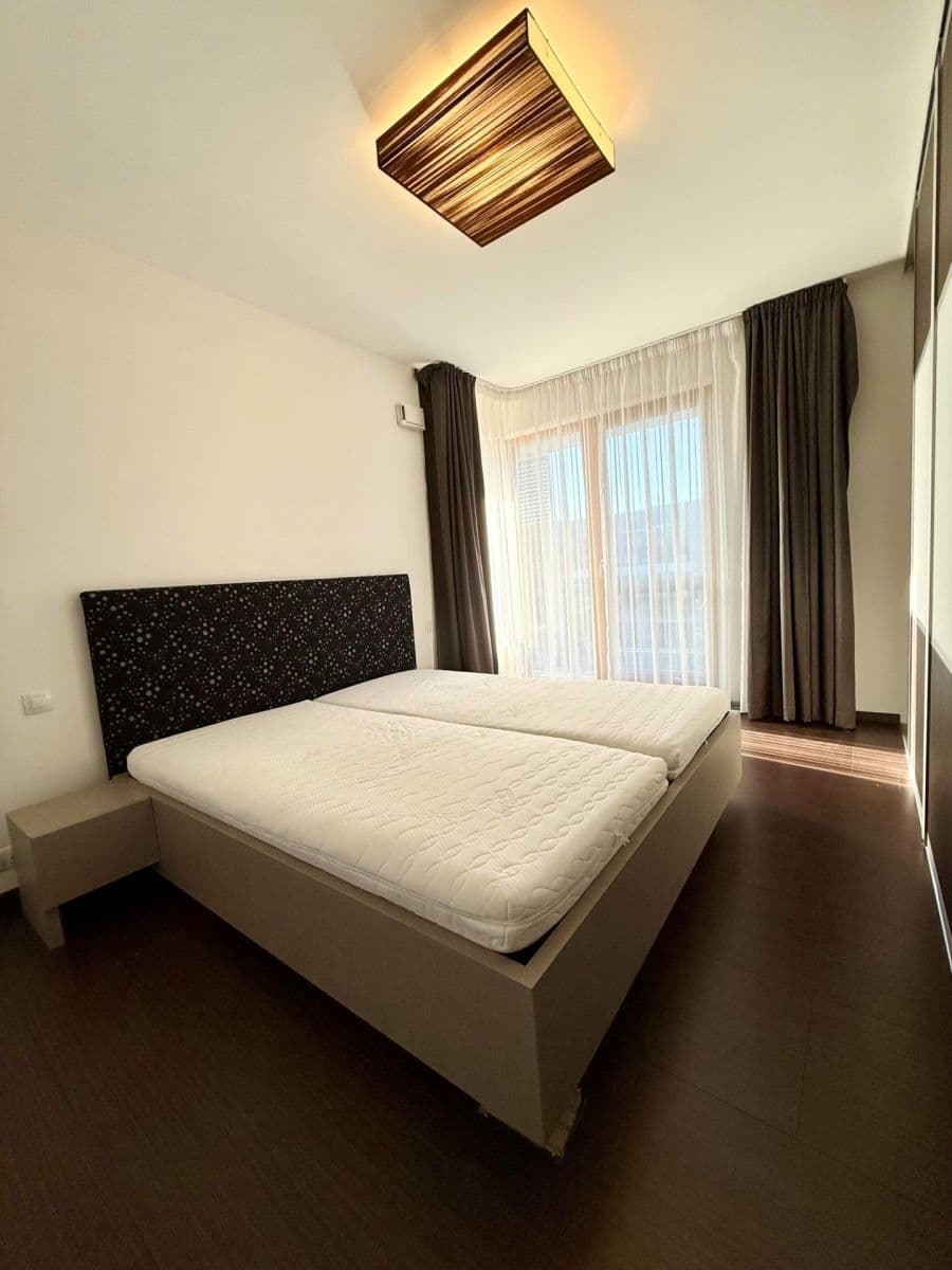 3 bedroom with open-plan kitchen flat to rent, 90 m², Generála Šišky, Prague, Prague 3 bedroom with open-plan kitchen flat to rent, 90 m², Generála Šišky, Prague, Prague