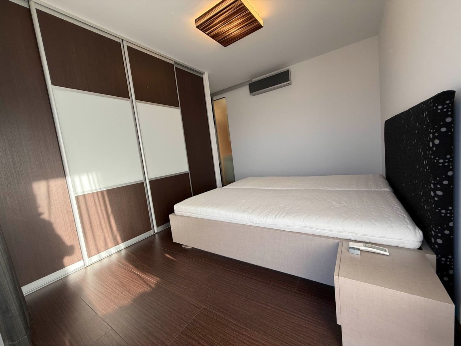 3 bedroom with open-plan kitchen flat to rent, 90 m², Generála Šišky, Prague, Prague 3 bedroom with open-plan kitchen flat to rent, 90 m², Generála Šišky, Prague, Prague