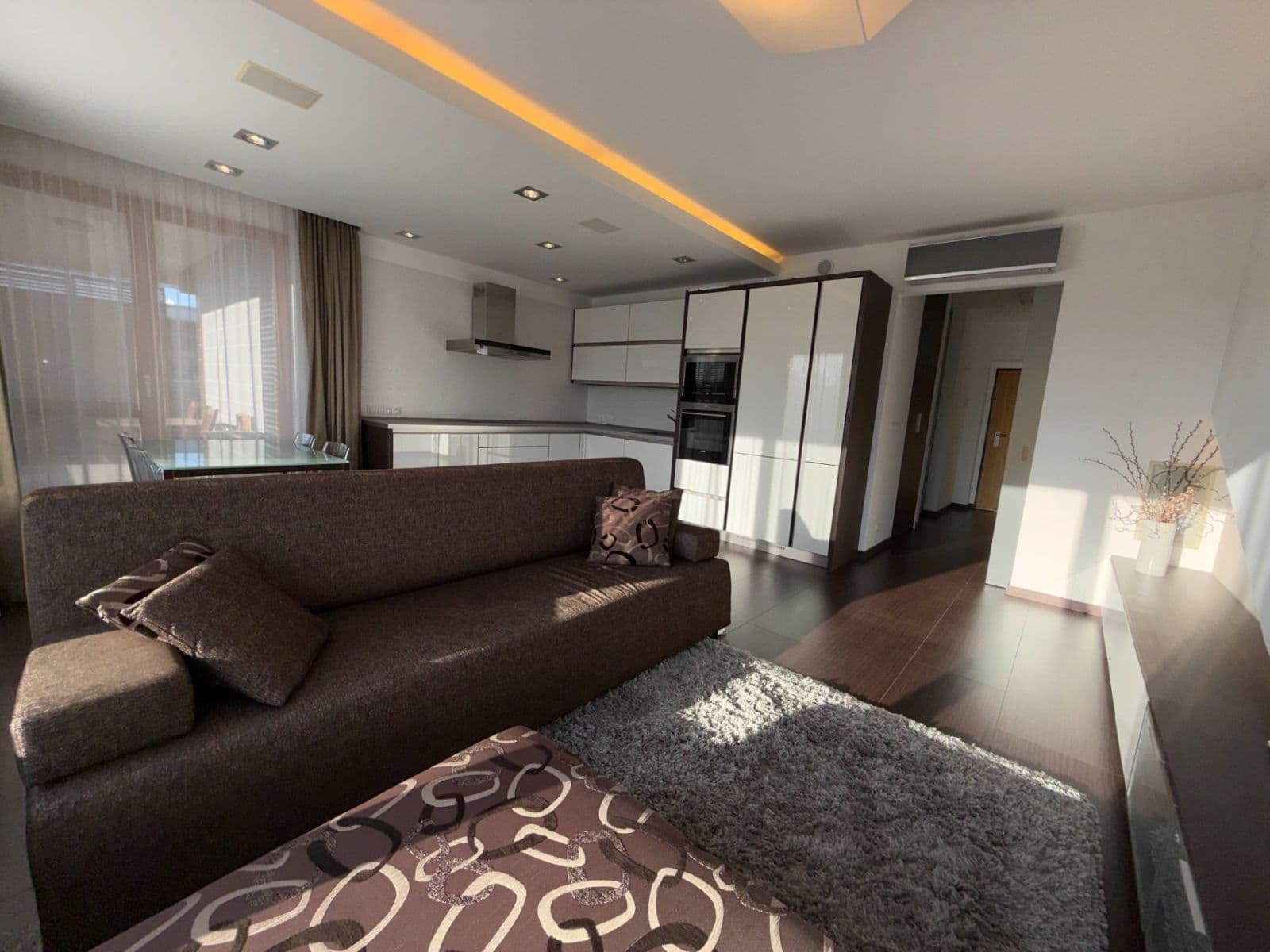 3 bedroom with open-plan kitchen flat to rent, 90 m², Generála Šišky, Prague, Prague 3 bedroom with open-plan kitchen flat to rent, 90 m², Generála Šišky, Prague, Prague