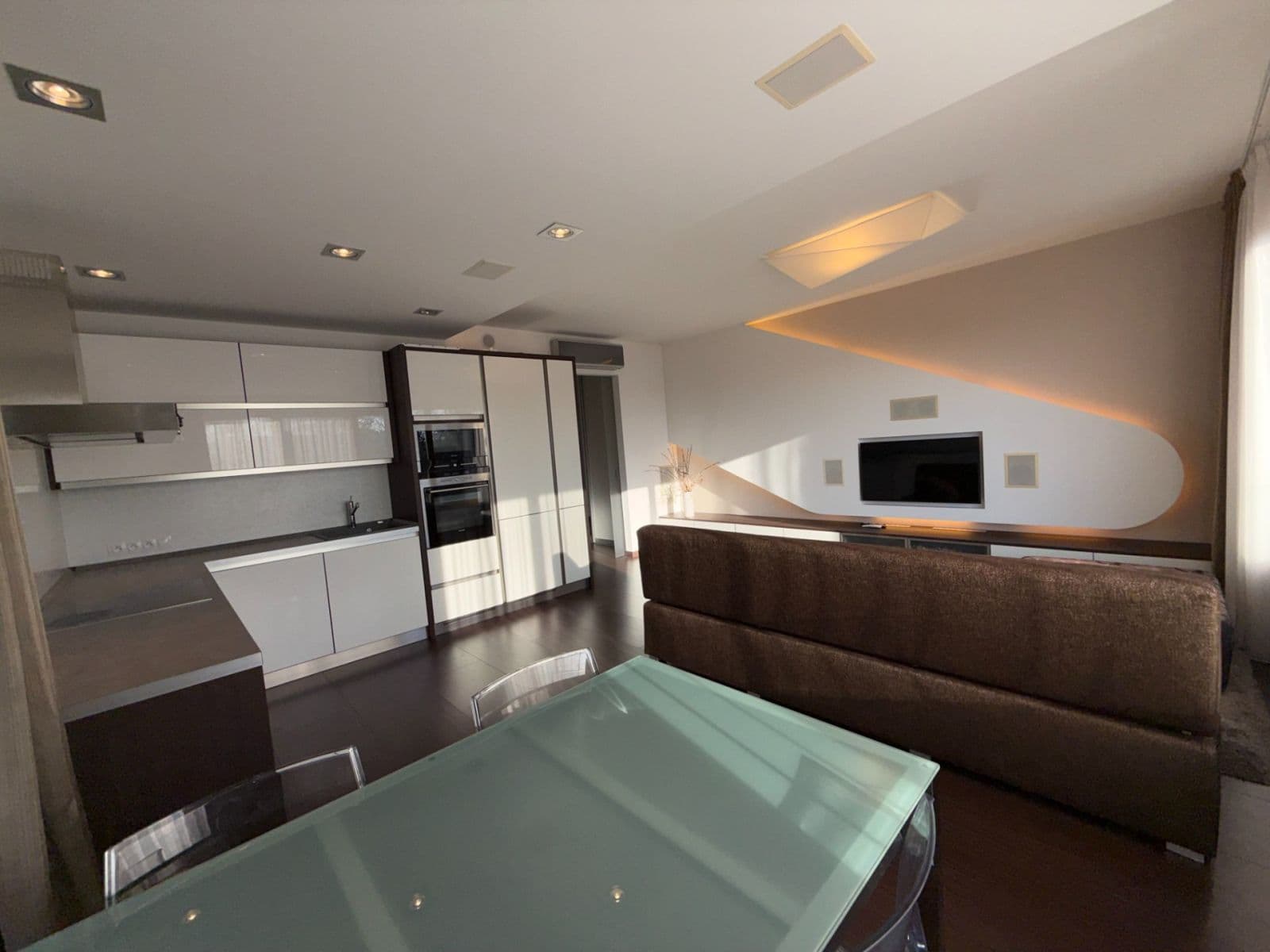 3 bedroom with open-plan kitchen flat to rent, 90 m², Generála Šišky, Prague, Prague 3 bedroom with open-plan kitchen flat to rent, 90 m², Generála Šišky, Prague, Prague