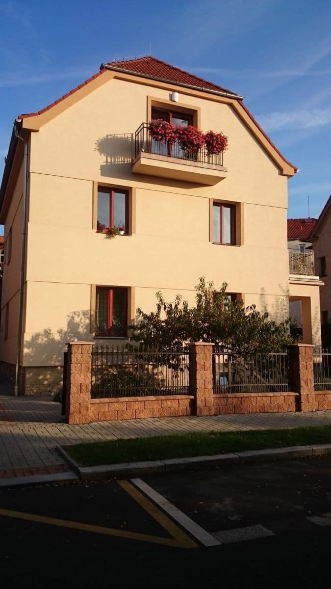 3 bedroom with open-plan kitchen flat to rent, 119 m², U Boroviček, Prague, Prague 3 bedroom with open-plan kitchen flat to rent, 119 m², U Boroviček, Prague, Prague