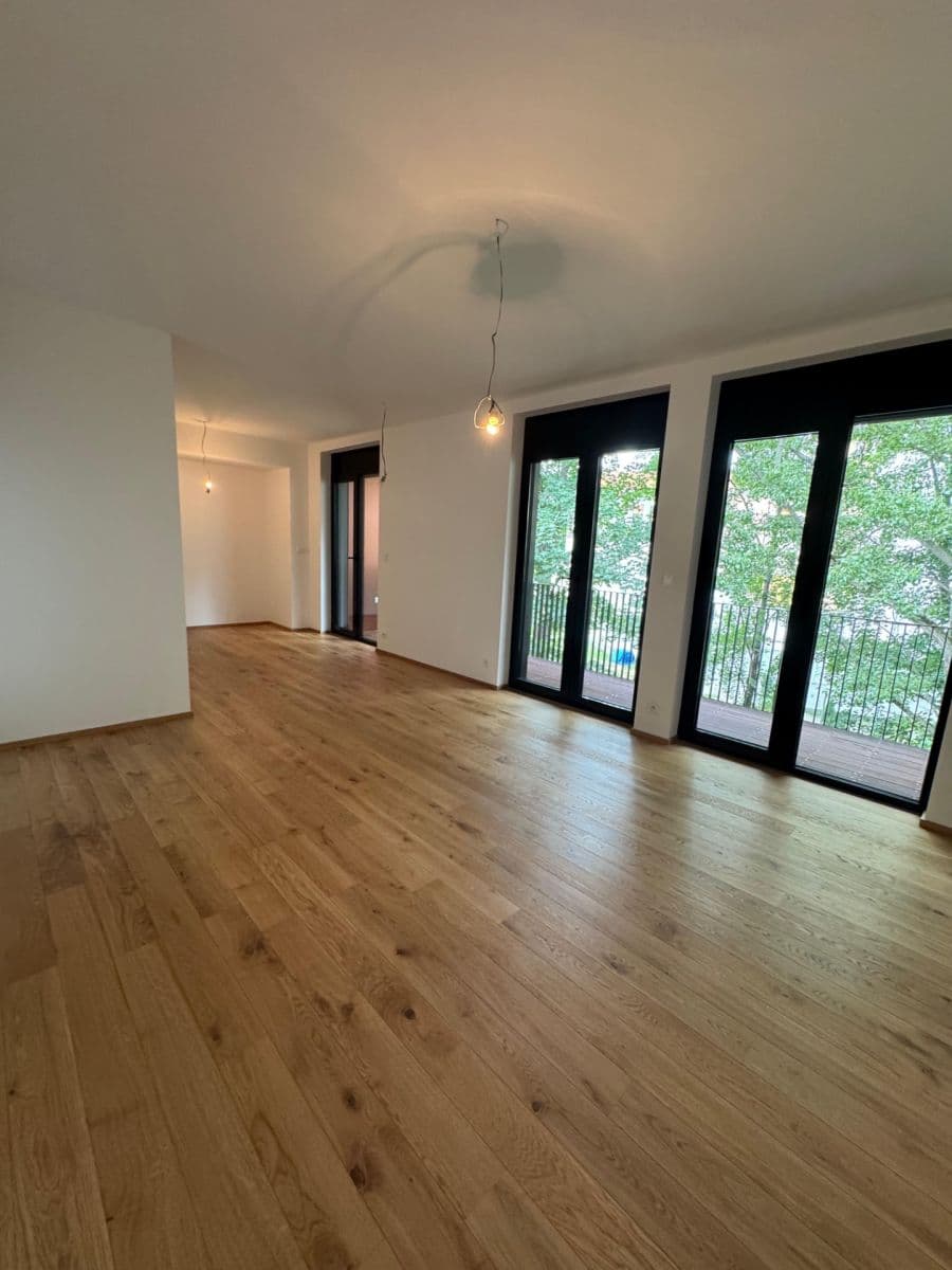 2 bedroom with open-plan kitchen flat to rent, 83 m², Mnatova, Prague, Prague 2 bedroom with open-plan kitchen flat to rent, 83 m², Mnatova, Prague, Prague