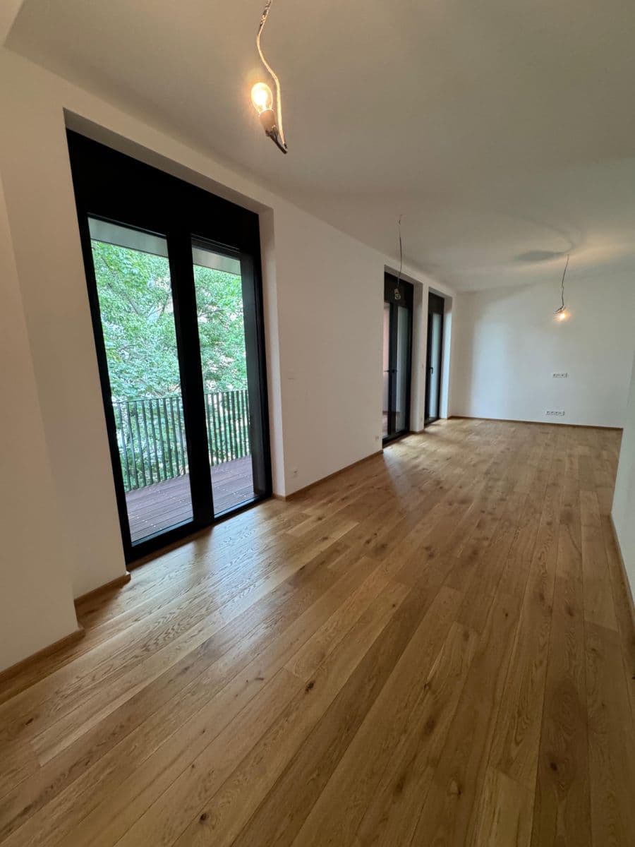 2 bedroom with open-plan kitchen flat to rent, 83 m², Mnatova, Prague, Prague 2 bedroom with open-plan kitchen flat to rent, 83 m², Mnatova, Prague, Prague