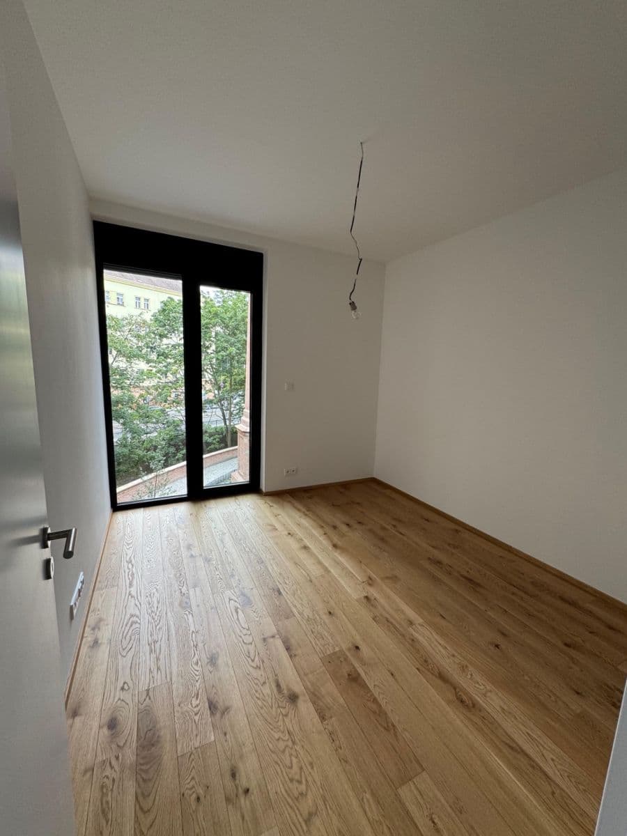 2 bedroom with open-plan kitchen flat to rent, 83 m², Mnatova, Prague, Prague 2 bedroom with open-plan kitchen flat to rent, 83 m², Mnatova, Prague, Prague