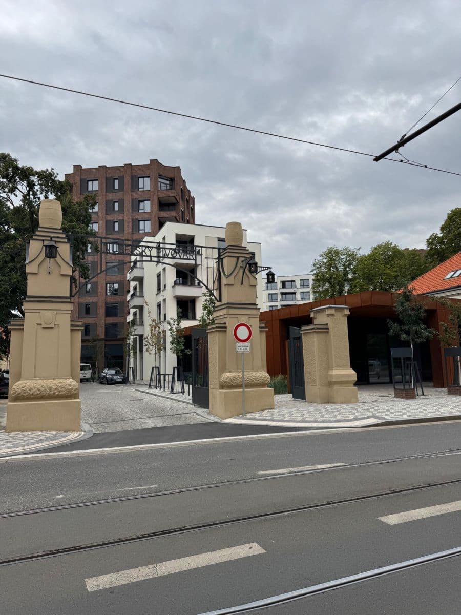 2 bedroom with open-plan kitchen flat to rent, 83 m², Mnatova, Prague, Prague 2 bedroom with open-plan kitchen flat to rent, 83 m², Mnatova, Prague, Prague