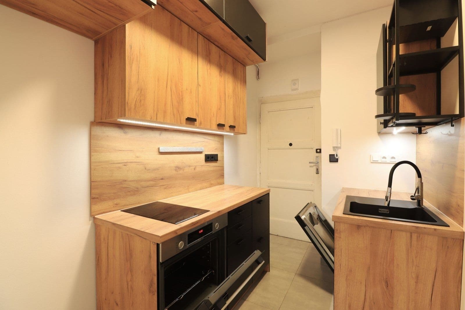 1 bedroom with open-plan kitchen flat to rent, 51 m², U skládky, Prague, Prague 1 bedroom with open-plan kitchen flat to rent, 51 m², U skládky, Prague, Prague