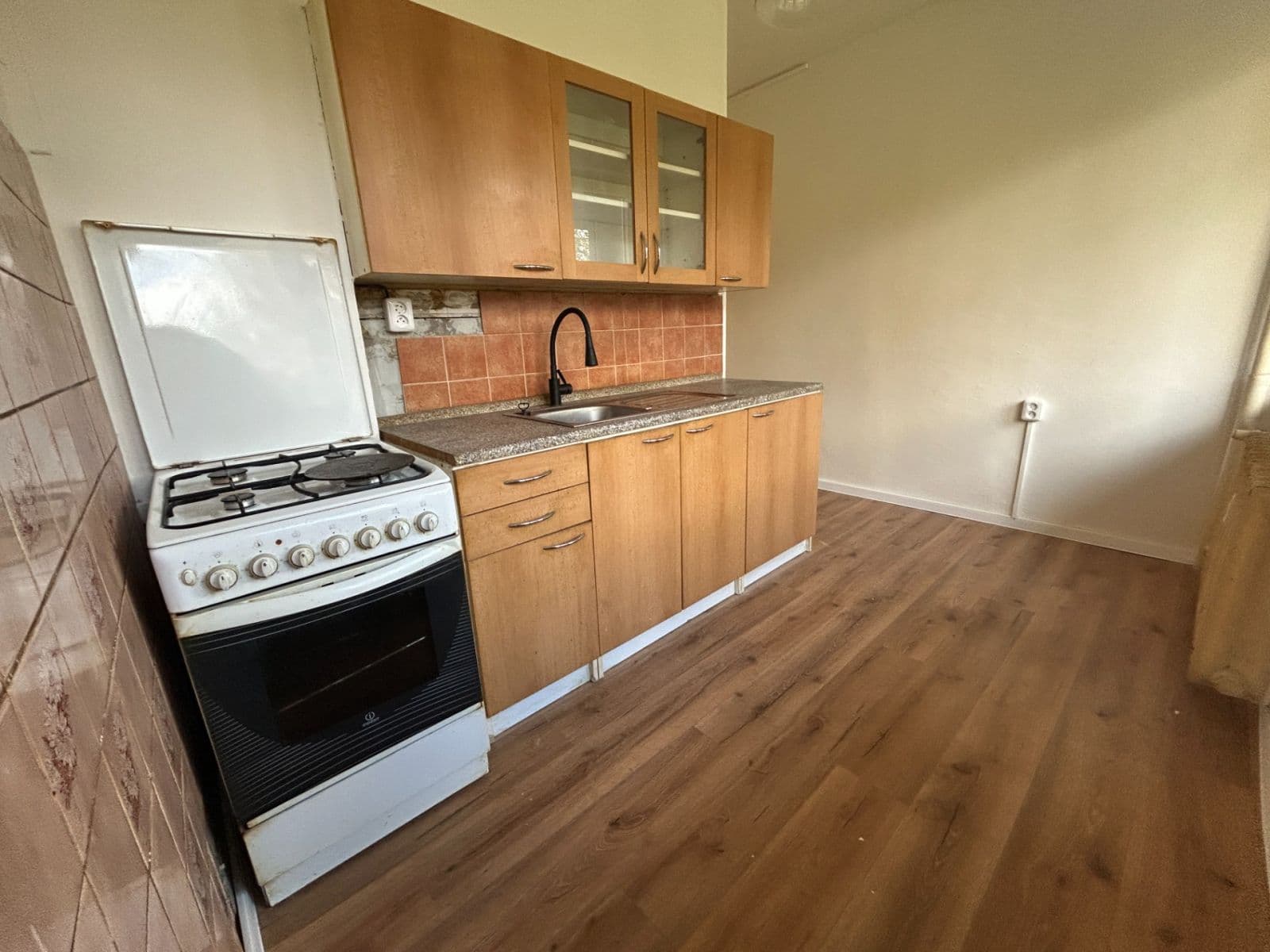 2 bedroom flat for sale, 52 m², Unhošťská, Kladno, Středočeský Region 2 bedroom flat for sale, 52 m², Unhošťská, Kladno, Středočeský Region