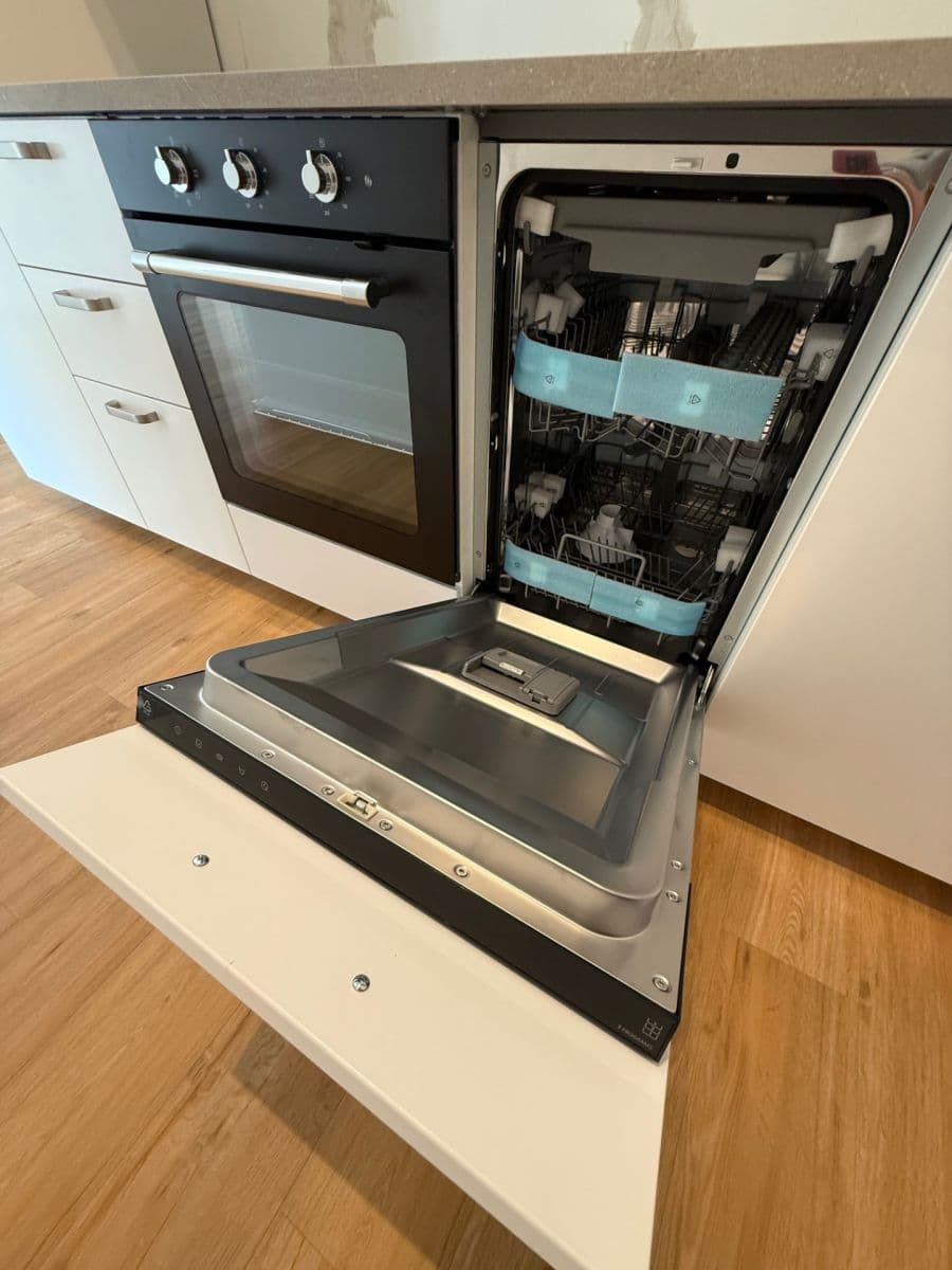 1 bedroom with open-plan kitchen flat to rent, 52 m², Malešická, Prague, Prague 1 bedroom with open-plan kitchen flat to rent, 52 m², Malešická, Prague, Prague