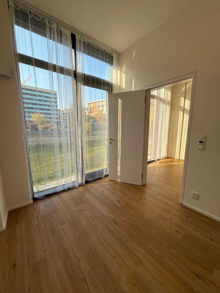 1 bedroom with open-plan kitchen flat to rent, 52 m², Malešická, Prague, Prague 1 bedroom with open-plan kitchen flat to rent, 52 m², Malešická, Prague, Prague