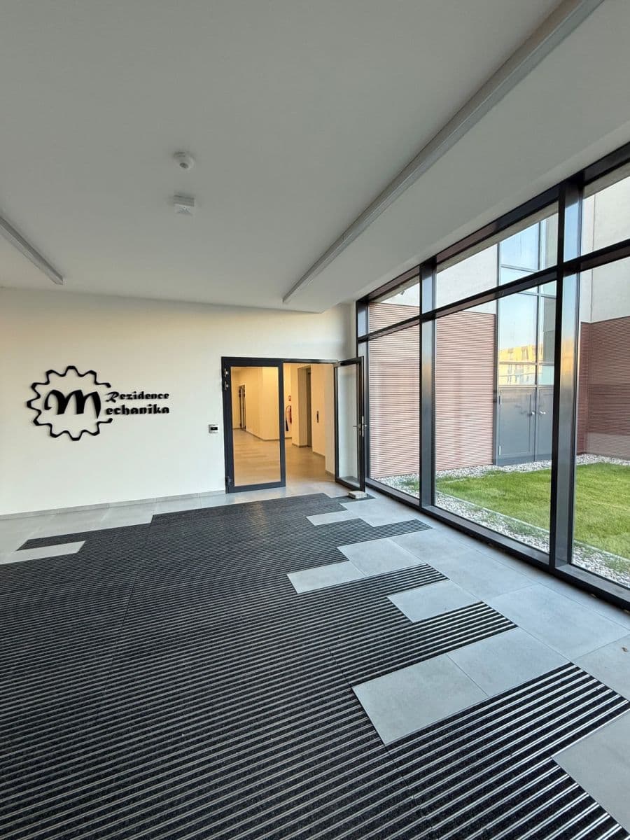 1 bedroom with open-plan kitchen flat to rent, 52 m², Malešická, Prague, Prague 1 bedroom with open-plan kitchen flat to rent, 52 m², Malešická, Prague, Prague