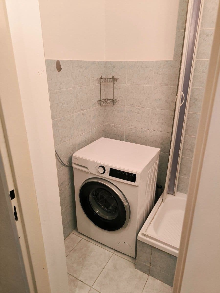 1 bedroom with open-plan kitchen flat to rent, 53 m², Mochovská, Prague, Prague 1 bedroom with open-plan kitchen flat to rent, 53 m², Mochovská, Prague, Prague