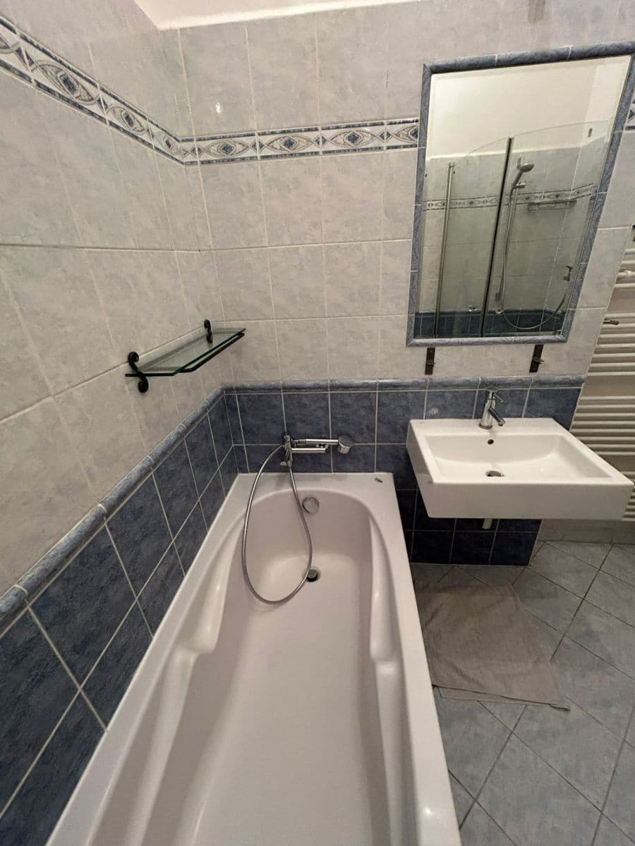 4 bedroom flat to rent, 90 m², Na Valech, Prague, Prague 4 bedroom flat to rent, 90 m², Na Valech, Prague, Prague