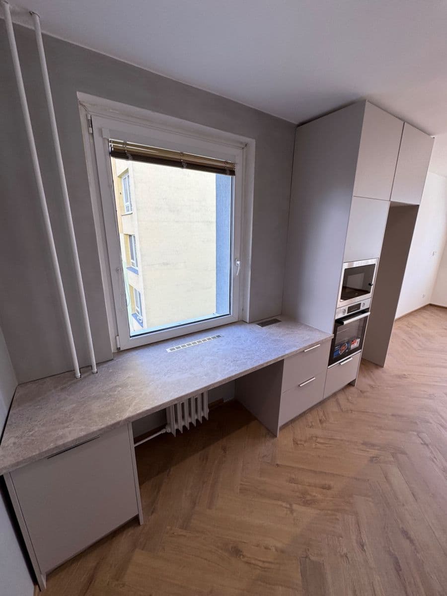 2 bedroom with open-plan kitchen flat to rent, 75 m², Pujmanové, Prague, Prague 2 bedroom with open-plan kitchen flat to rent, 75 m², Pujmanové, Prague, Prague