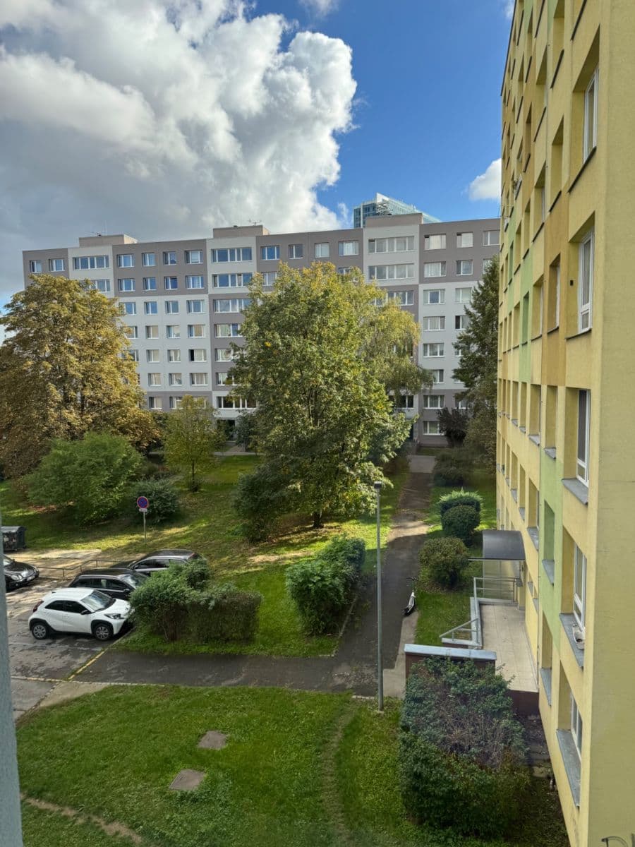 2 bedroom with open-plan kitchen flat to rent, 75 m², Pujmanové, Prague, Prague 2 bedroom with open-plan kitchen flat to rent, 75 m², Pujmanové, Prague, Prague