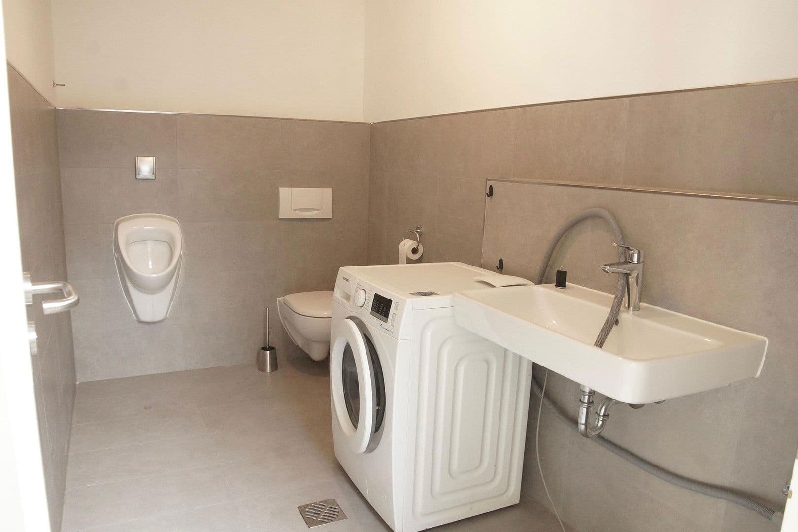 non-residential property to rent, 919 m², Hafelsstraße 205 / Ennsstraße 21, Krefeld, North Rhine-Westphalia non-residential property to rent, 919 m², Hafelsstraße 205 / Ennsstraße 21, Krefeld, North Rhine-Westphalia