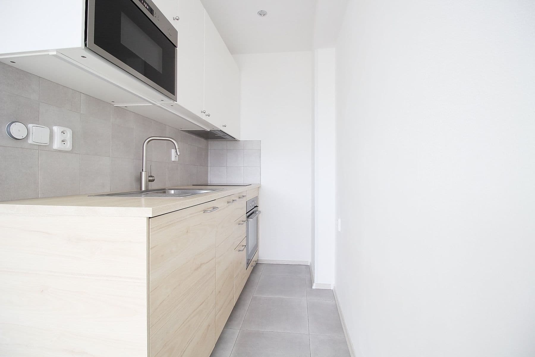 2 bedroom with open-plan kitchen flat to rent, 43 m², K Červenému vrchu, Prague, Prague 2 bedroom with open-plan kitchen flat to rent, 43 m², K Červenému vrchu, Prague, Prague