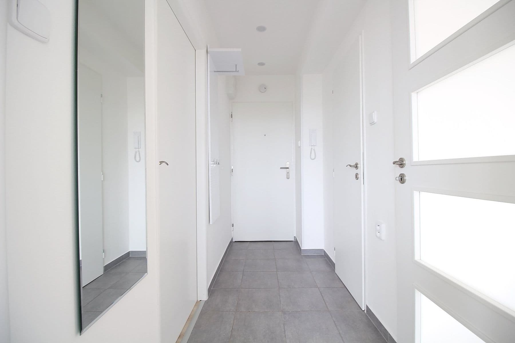 2 bedroom with open-plan kitchen flat to rent, 43 m², K Červenému vrchu, Prague, Prague 2 bedroom with open-plan kitchen flat to rent, 43 m², K Červenému vrchu, Prague, Prague