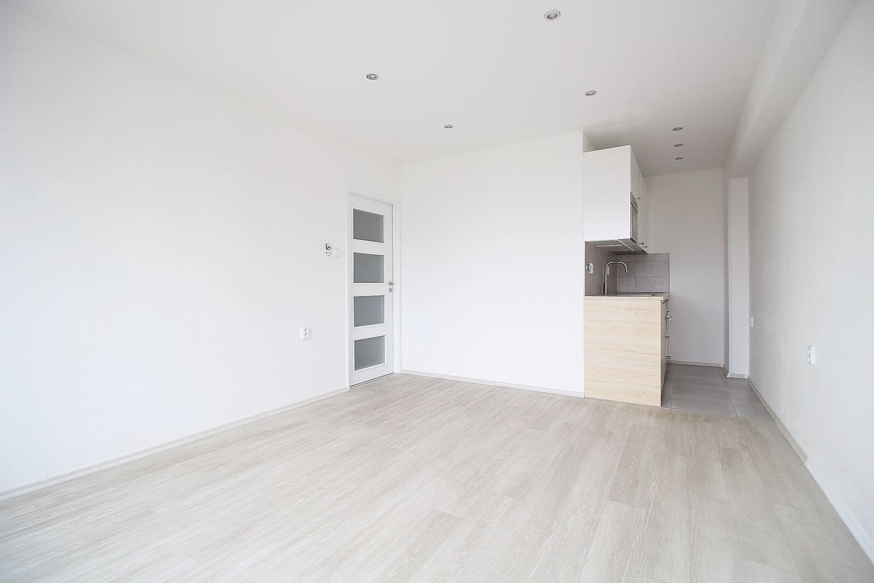 2 bedroom with open-plan kitchen flat to rent, 43 m², K Červenému vrchu, Prague, Prague 2 bedroom with open-plan kitchen flat to rent, 43 m², K Červenému vrchu, Prague, Prague