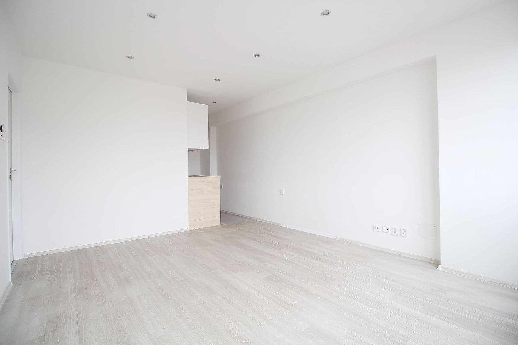 2 bedroom with open-plan kitchen flat to rent, 43 m², K Červenému vrchu, Prague, Prague 2 bedroom with open-plan kitchen flat to rent, 43 m², K Červenému vrchu, Prague, Prague