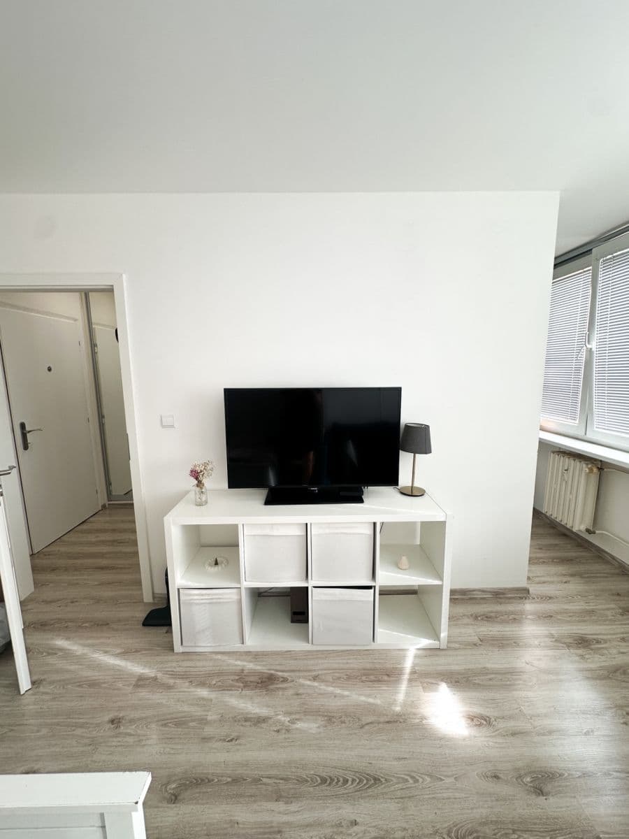 Studio flat to rent, 33 m², Veltruská, Prague, Prague Studio flat to rent, 33 m², Veltruská, Prague, Prague