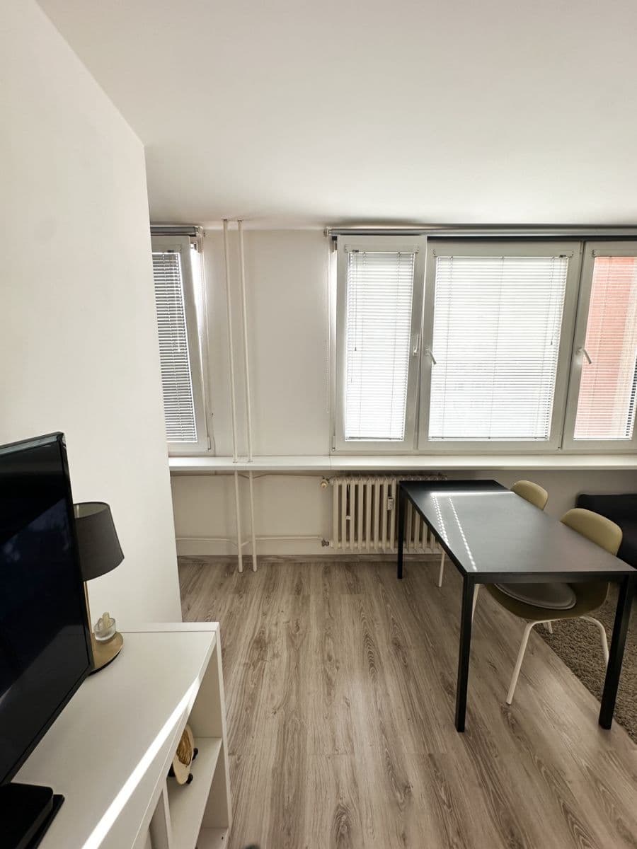 Studio flat to rent, 33 m², Veltruská, Prague, Prague Studio flat to rent, 33 m², Veltruská, Prague, Prague