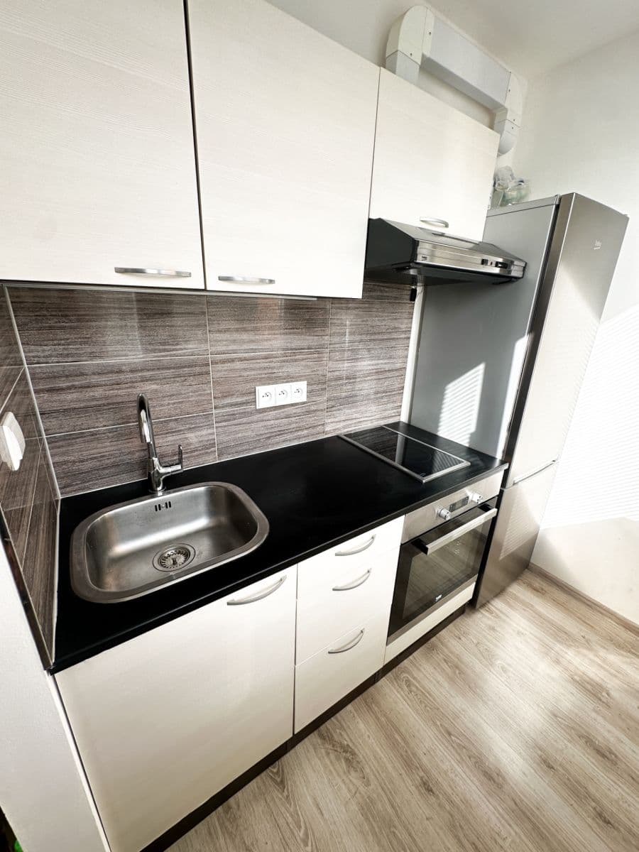 Studio flat to rent, 33 m², Veltruská, Prague, Prague Studio flat to rent, 33 m², Veltruská, Prague, Prague