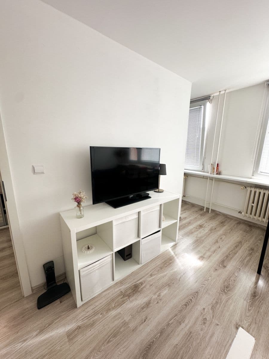 Studio flat to rent, 33 m², Veltruská, Prague, Prague Studio flat to rent, 33 m², Veltruská, Prague, Prague