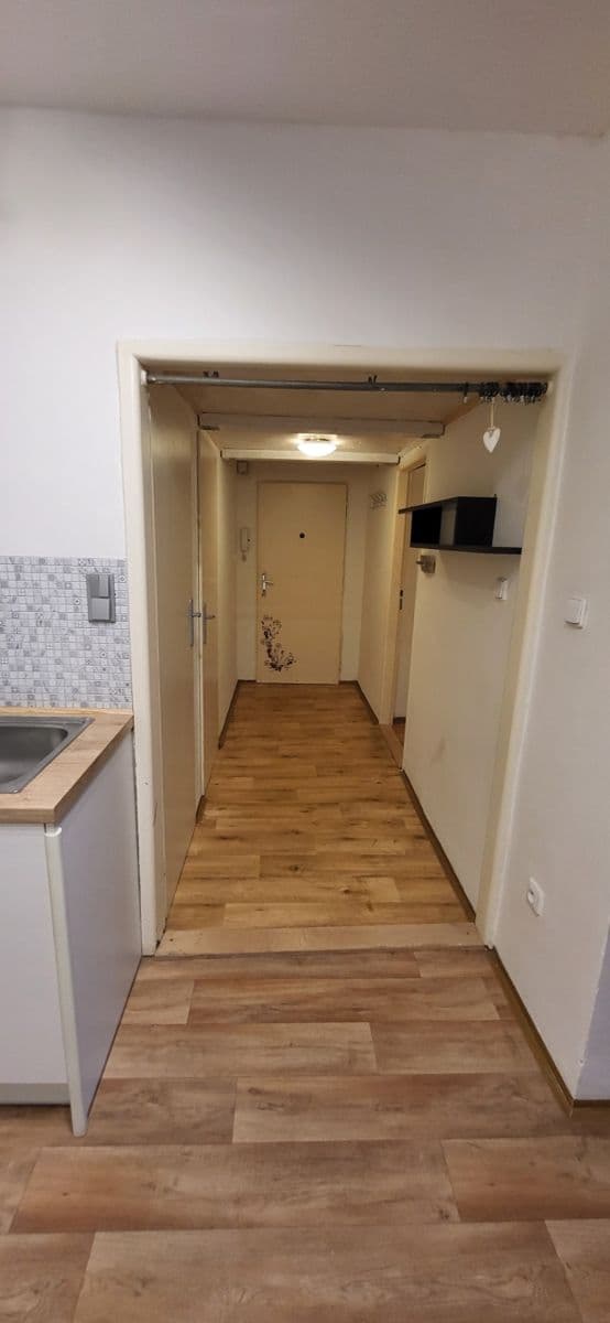 3 bedroom flat to rent, 72 m², Hartigova, Prague, Prague 3 bedroom flat to rent, 72 m², Hartigova, Prague, Prague