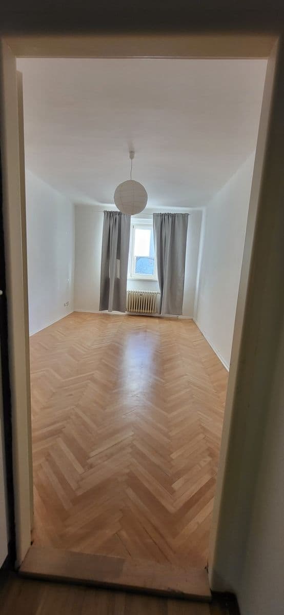 3 bedroom flat to rent, 72 m², Hartigova, Prague, Prague 3 bedroom flat to rent, 72 m², Hartigova, Prague, Prague