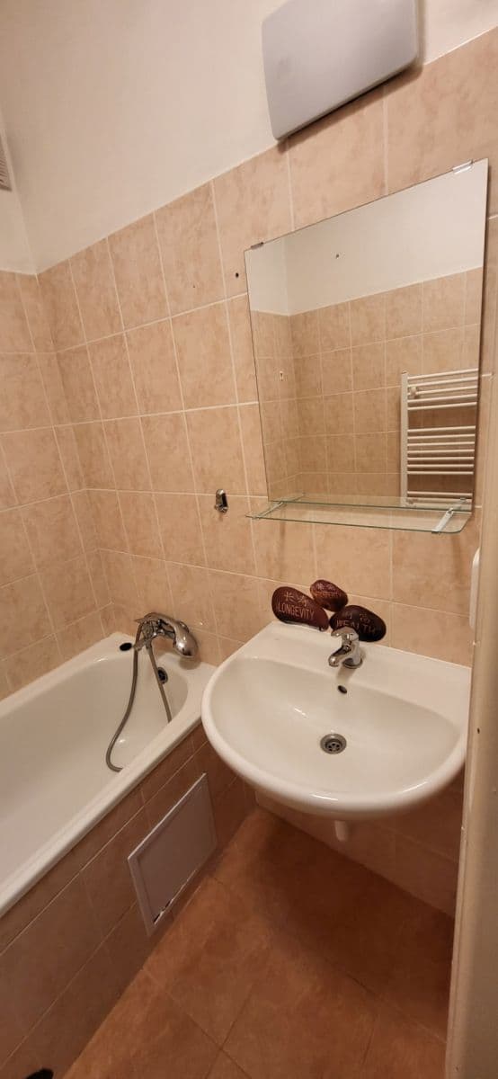 3 bedroom flat to rent, 72 m², Hartigova, Prague, Prague 3 bedroom flat to rent, 72 m², Hartigova, Prague, Prague