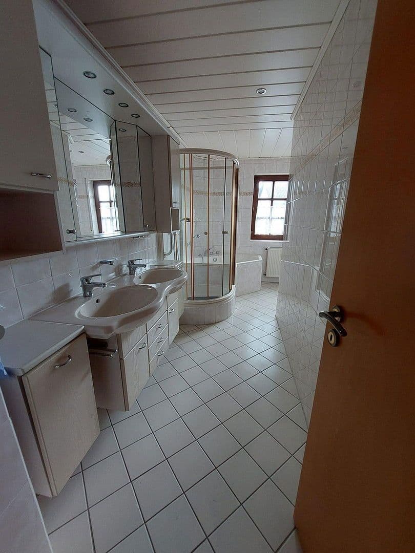 2 bedroom with open-plan kitchen flat to rent, 100 m², Hainburg, Hesse 2 bedroom with open-plan kitchen flat to rent, 100 m², Hainburg, Hesse