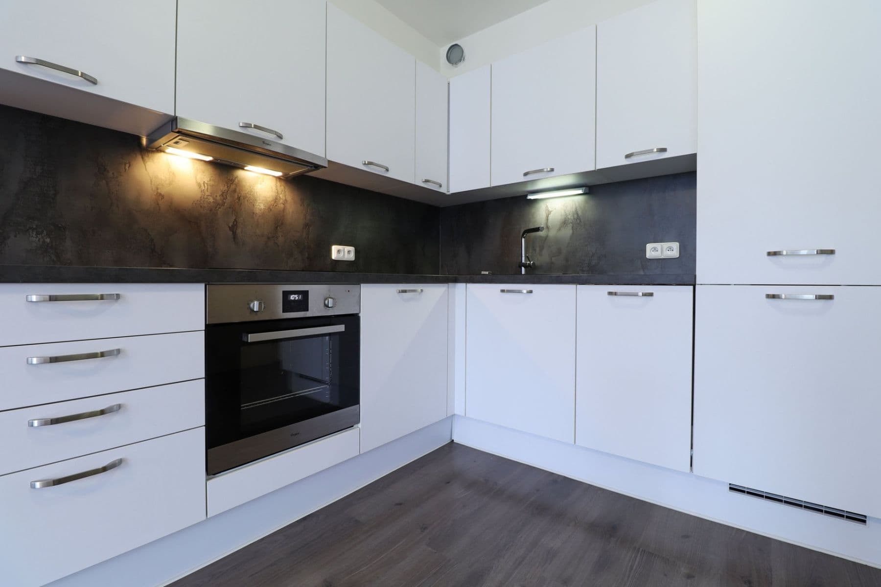 1 bedroom with open-plan kitchen flat to rent, 53 m², Hugo Haase, Prague, Prague 1 bedroom with open-plan kitchen flat to rent, 53 m², Hugo Haase, Prague, Prague