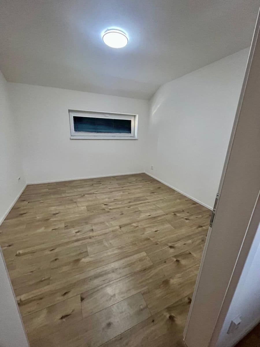 2 bedroom with open-plan kitchen flat to rent, 80 m², U nádraží, Mníšek pod Brdy, Středočeský Region 2 bedroom with open-plan kitchen flat to rent, 80 m², U nádraží, Mníšek pod Brdy, Středočeský Region