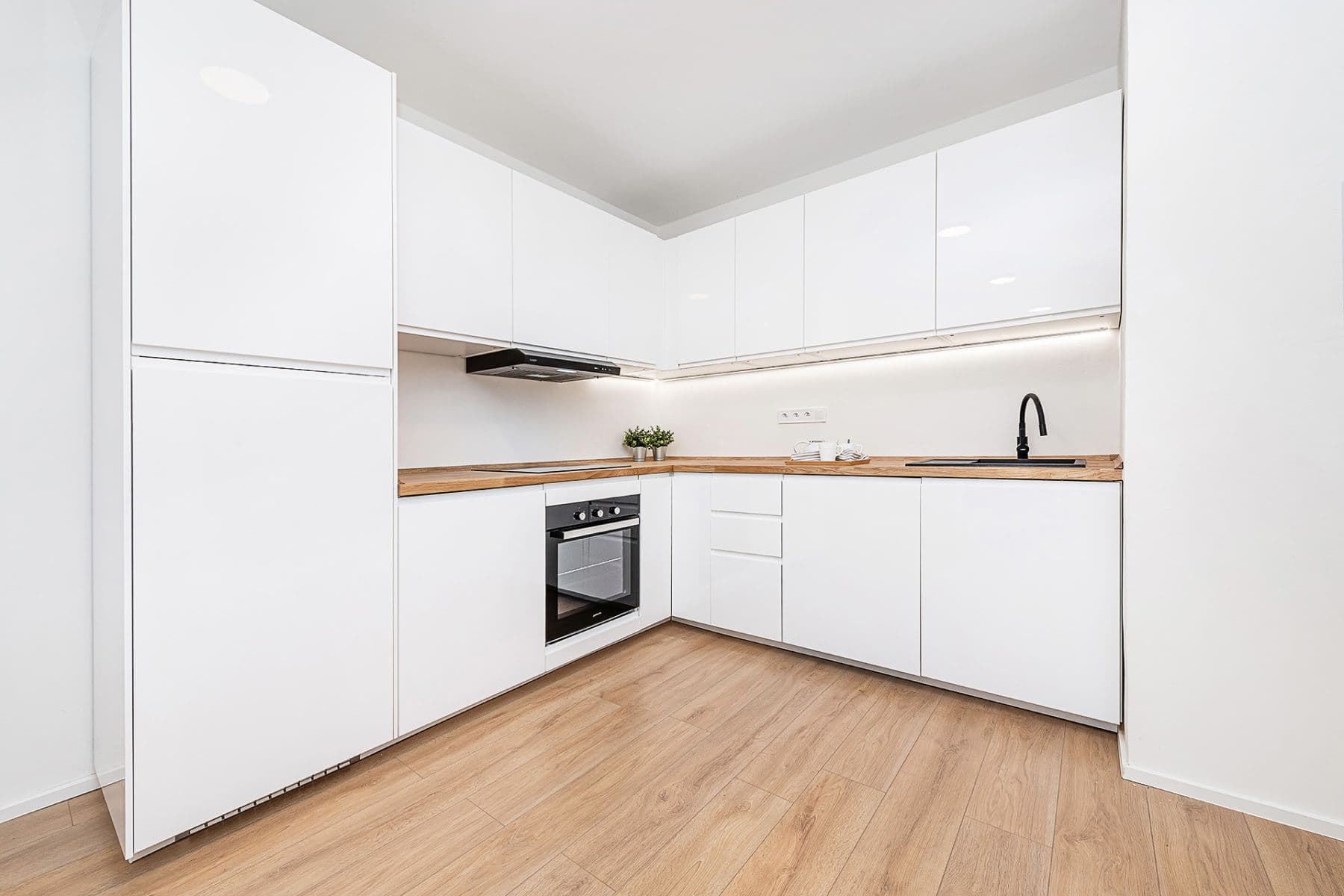 2 bedroom with open-plan kitchen flat for sale, 72 m², Rilská, Prague, Prague 2 bedroom with open-plan kitchen flat for sale, 72 m², Rilská, Prague, Prague