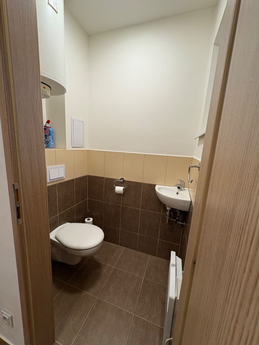 1 bedroom with open-plan kitchen flat to rent, 50 m², Na Vlnovce, Ústí nad Labem, Ústecký Region 1 bedroom with open-plan kitchen flat to rent, 50 m², Na Vlnovce, Ústí nad Labem, Ústecký Region