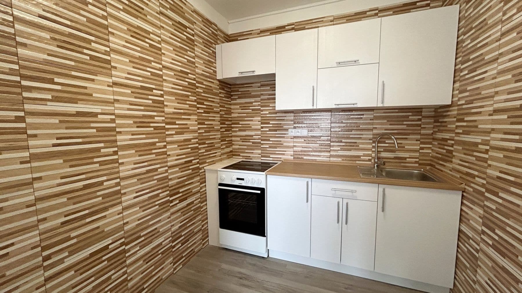 1 bedroom with open-plan kitchen flat to rent, 42 m², Rimavské Soboty, Kolín, Středočeský Region 1 bedroom with open-plan kitchen flat to rent, 42 m², Rimavské Soboty, Kolín, Středočeský Region