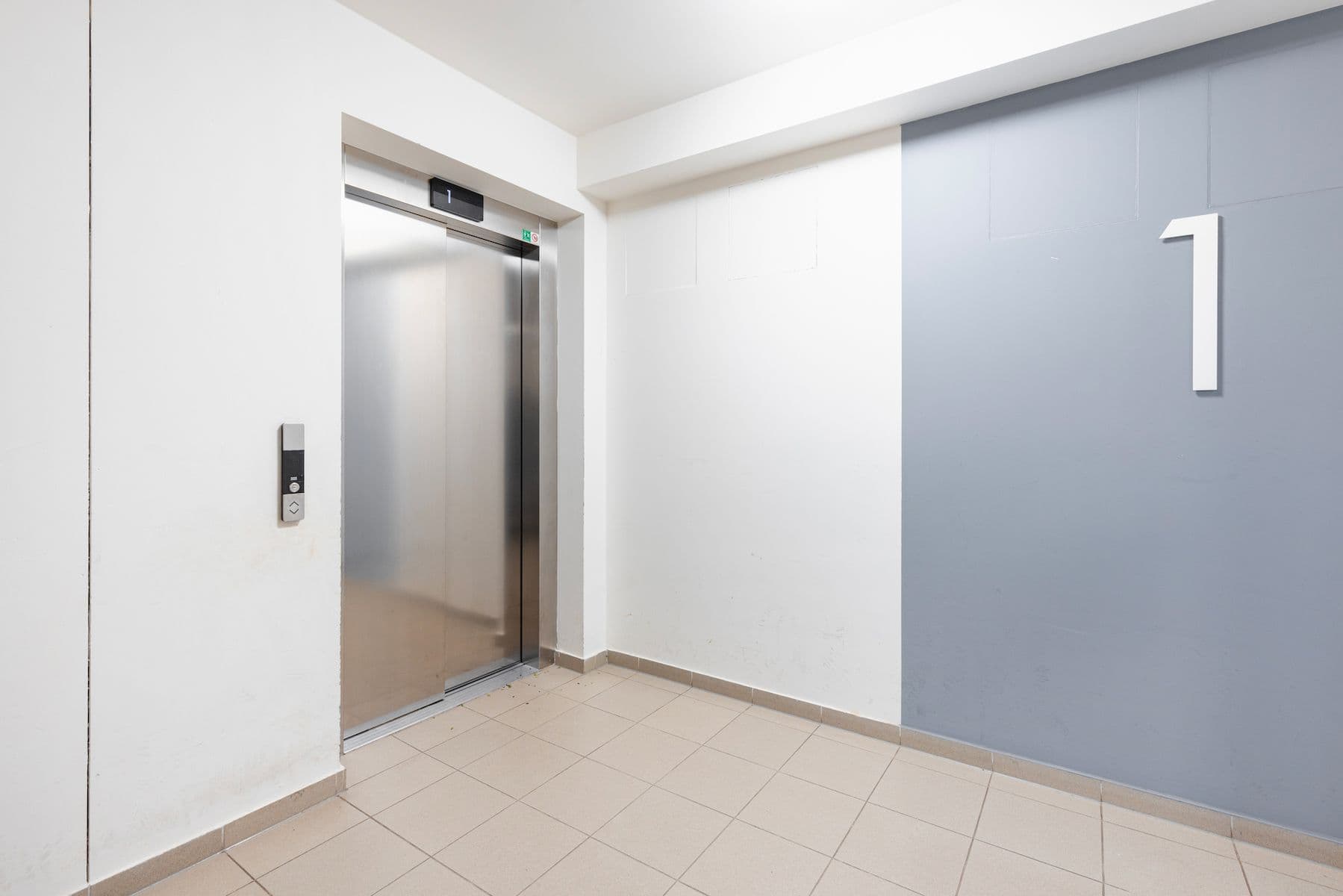 3 bedroom with open-plan kitchen flat for sale, 75 m², Karla Guta, Prague, Prague 3 bedroom with open-plan kitchen flat for sale, 75 m², Karla Guta, Prague, Prague