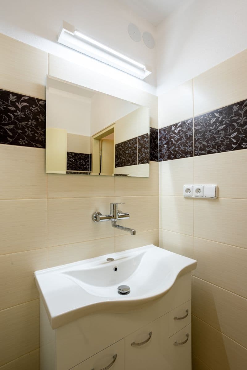 2 bedroom flat to rent, 103 m², Náměstí Přemysla Otakara Ⅱ., České Budějovice, Jihočeský Region 2 bedroom flat to rent, 103 m², Náměstí Přemysla Otakara Ⅱ., České Budějovice, Jihočeský Region