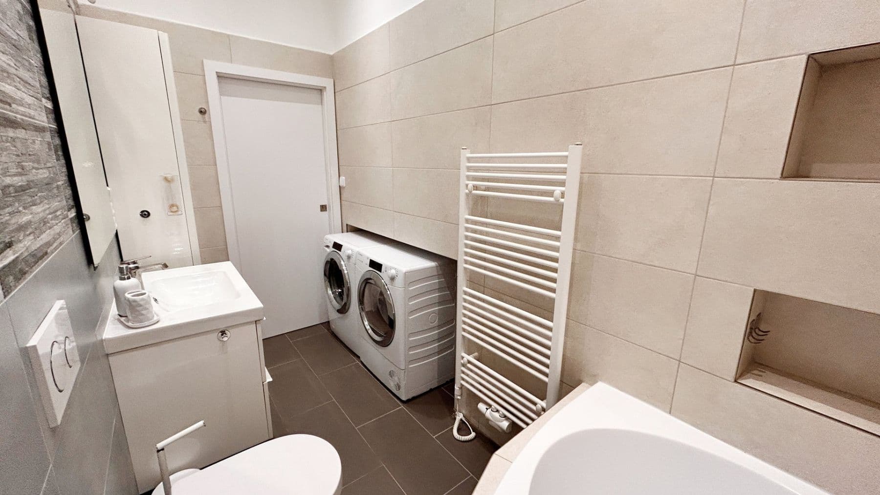 1 bedroom with open-plan kitchen flat to rent, 60 m², Wenzigova, Prague, Prague 1 bedroom with open-plan kitchen flat to rent, 60 m², Wenzigova, Prague, Prague