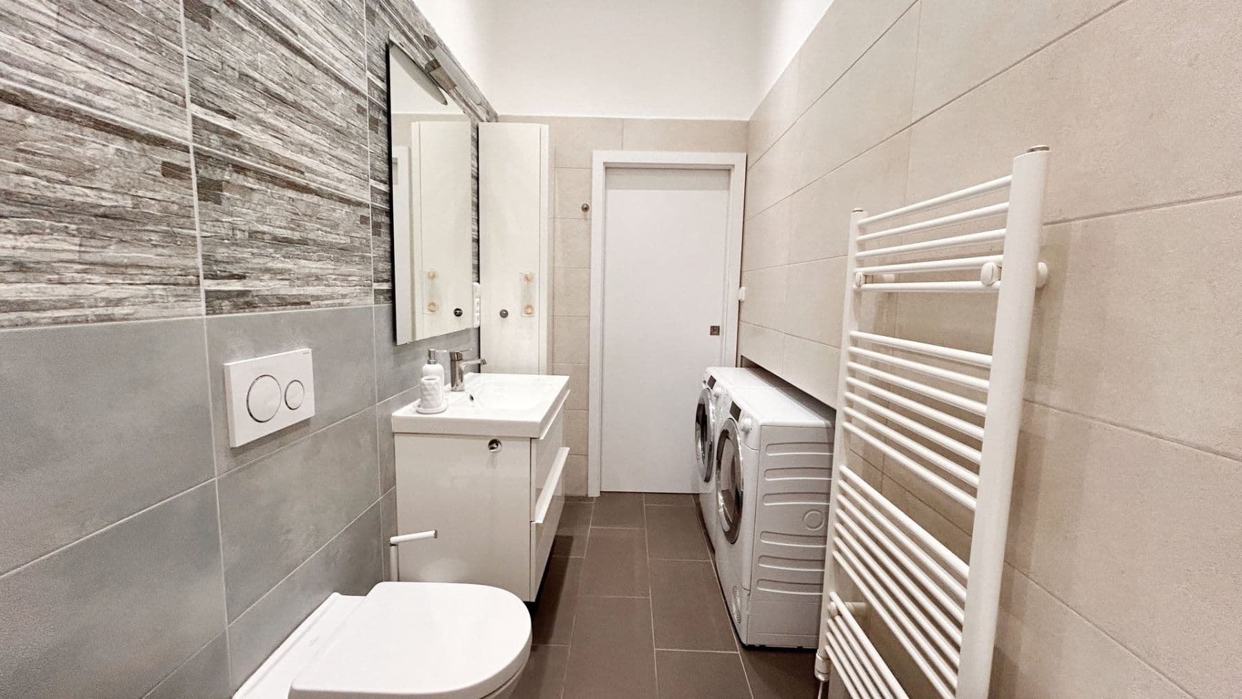 1 bedroom with open-plan kitchen flat to rent, 60 m², Wenzigova, Prague, Prague 1 bedroom with open-plan kitchen flat to rent, 60 m², Wenzigova, Prague, Prague