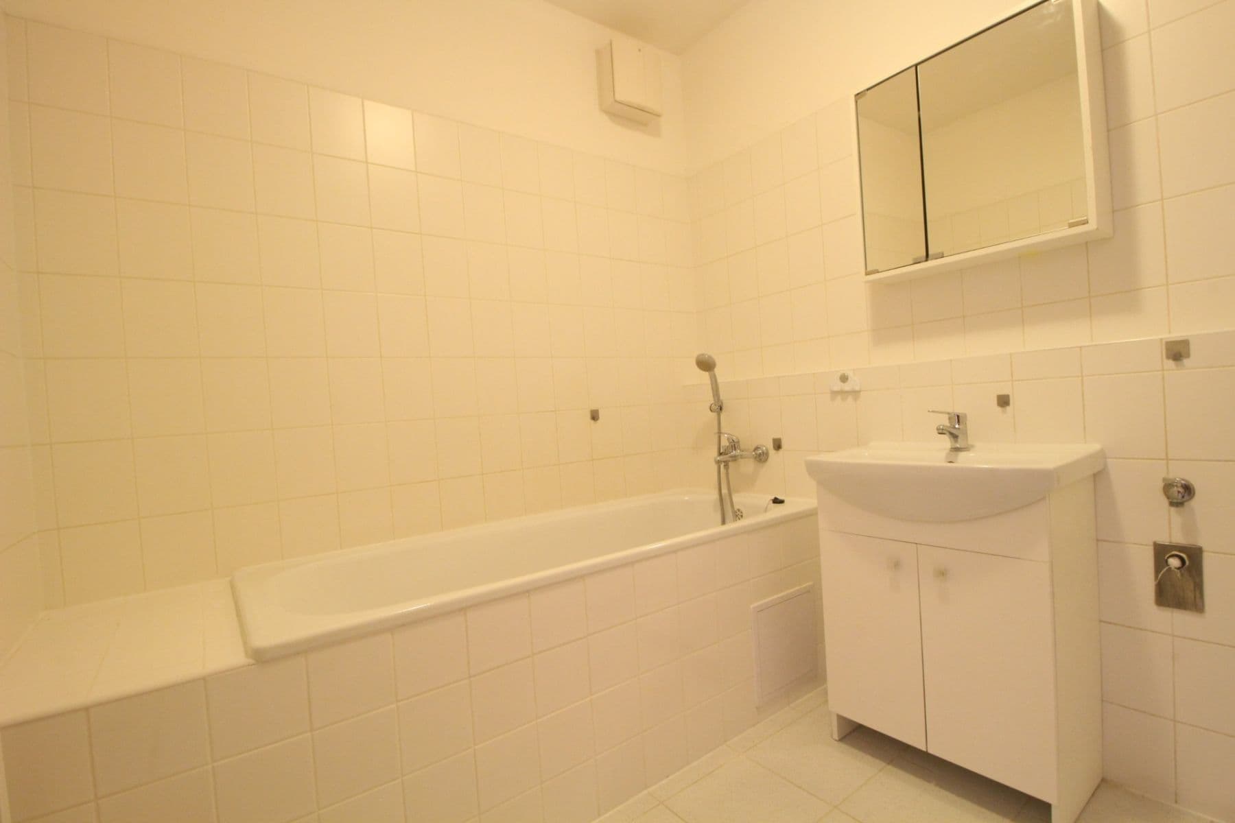 3 bedroom flat to rent, 93 m², Velká skála, Prague, Prague 3 bedroom flat to rent, 93 m², Velká skála, Prague, Prague