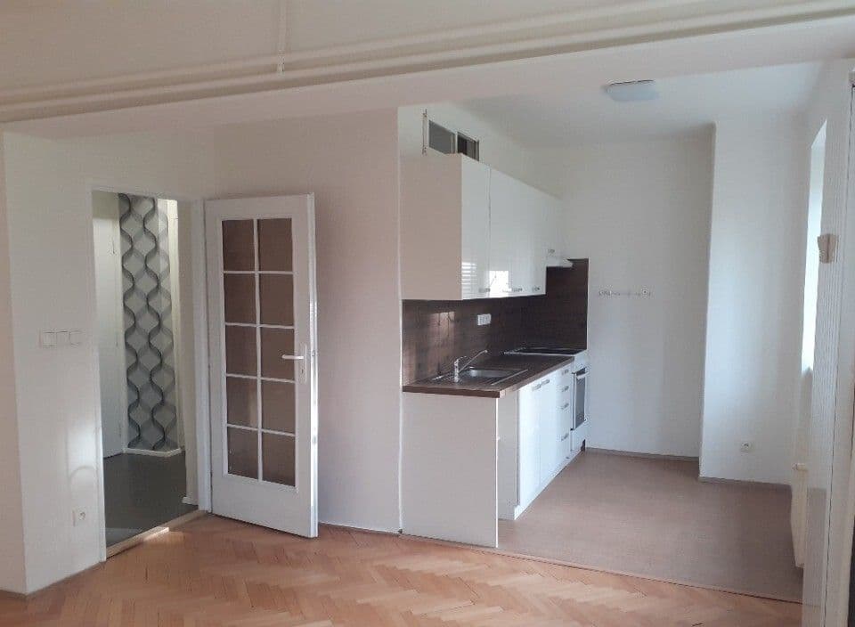 Studio flat for sale, 35 m², Plk. B. Petroviče, Dobříš, Středočeský Region Studio flat for sale, 35 m², Plk. B. Petroviče, Dobříš, Středočeský Region