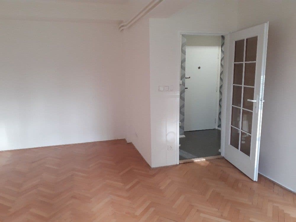 Studio flat for sale, 35 m², Plk. B. Petroviče, Dobříš, Středočeský Region Studio flat for sale, 35 m², Plk. B. Petroviče, Dobříš, Středočeský Region