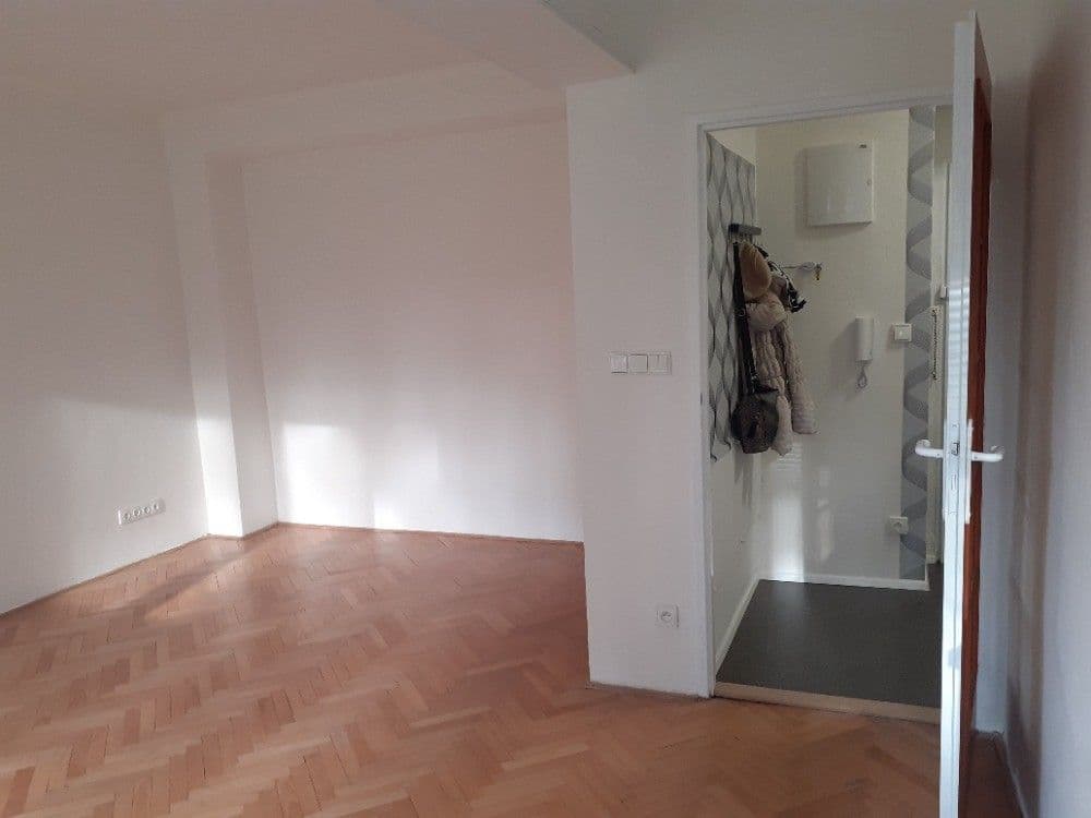 Studio flat for sale, 35 m², Plk. B. Petroviče, Dobříš, Středočeský Region Studio flat for sale, 35 m², Plk. B. Petroviče, Dobříš, Středočeský Region