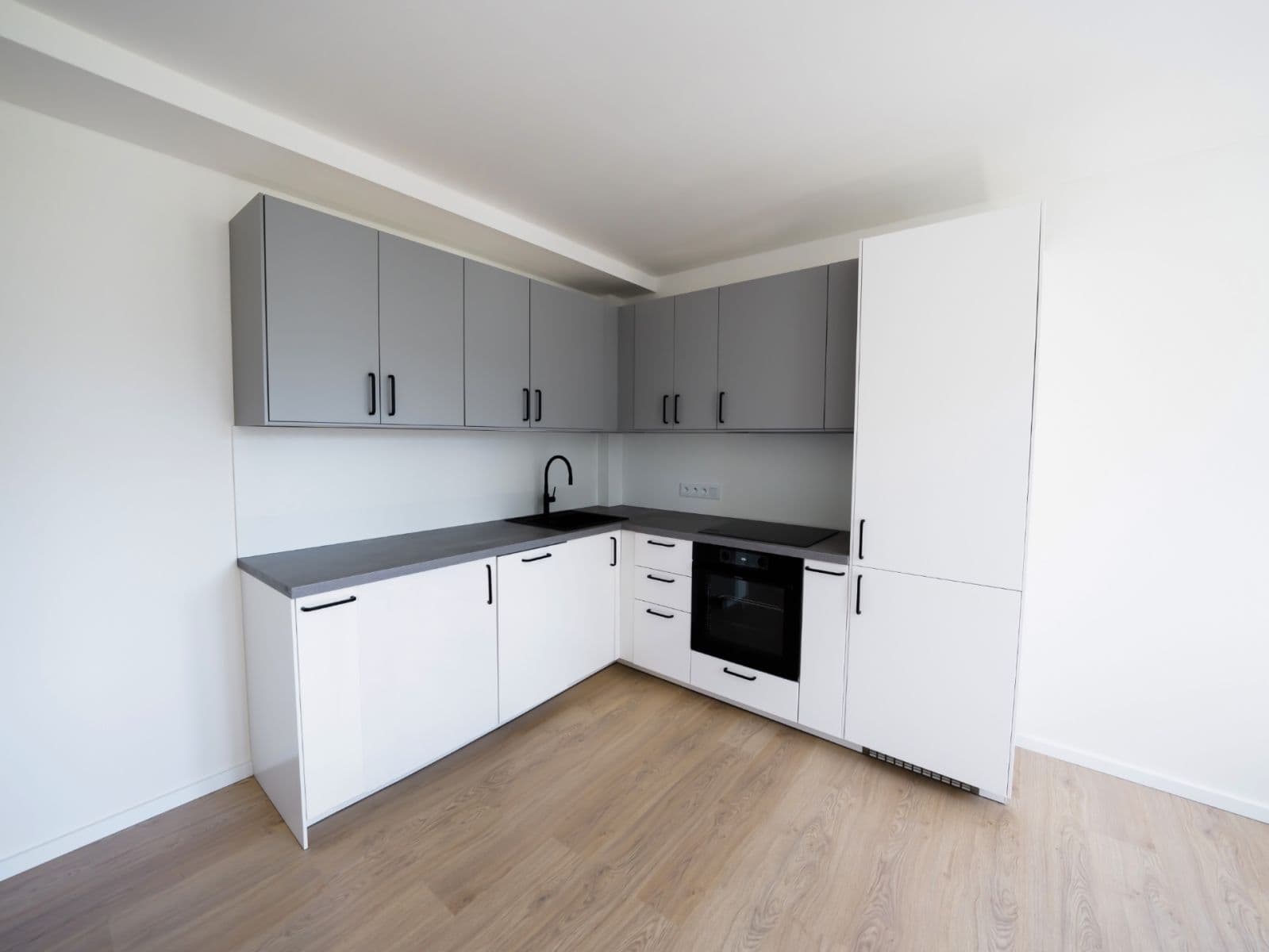 2 bedroom with open-plan kitchen flat to rent, 53 m², Káranská, Prague, Prague 2 bedroom with open-plan kitchen flat to rent, 53 m², Káranská, Prague, Prague