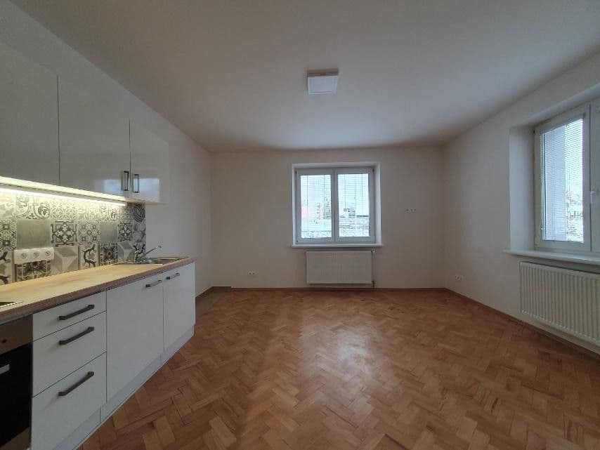 Studio flat to rent, 35 m², U Stojanu, Prague, Prague Studio flat to rent, 35 m², U Stojanu, Prague, Prague