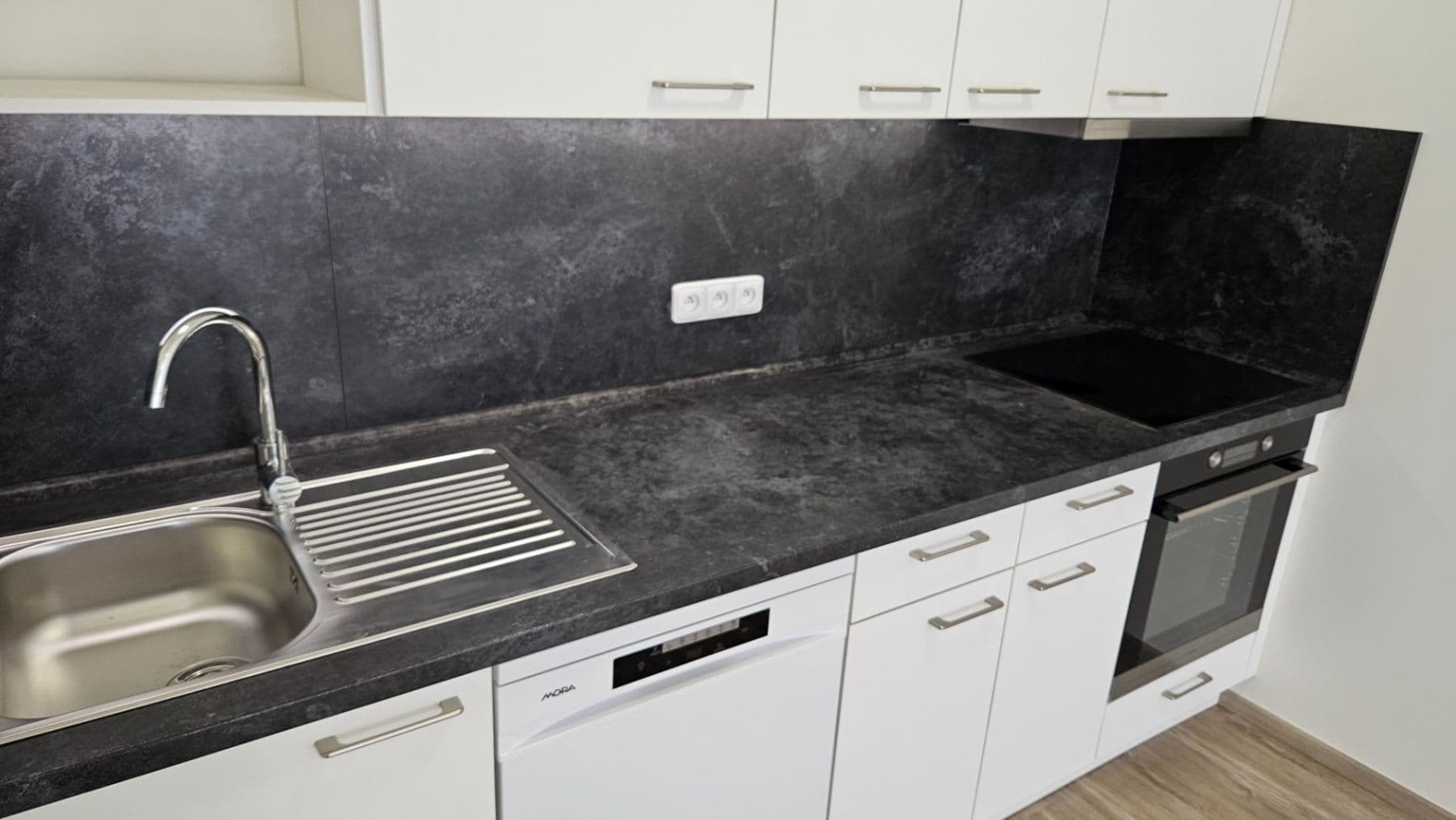 1 bedroom with open-plan kitchen flat to rent, 53 m², Sinkulova, Prague, Prague 1 bedroom with open-plan kitchen flat to rent, 53 m², Sinkulova, Prague, Prague