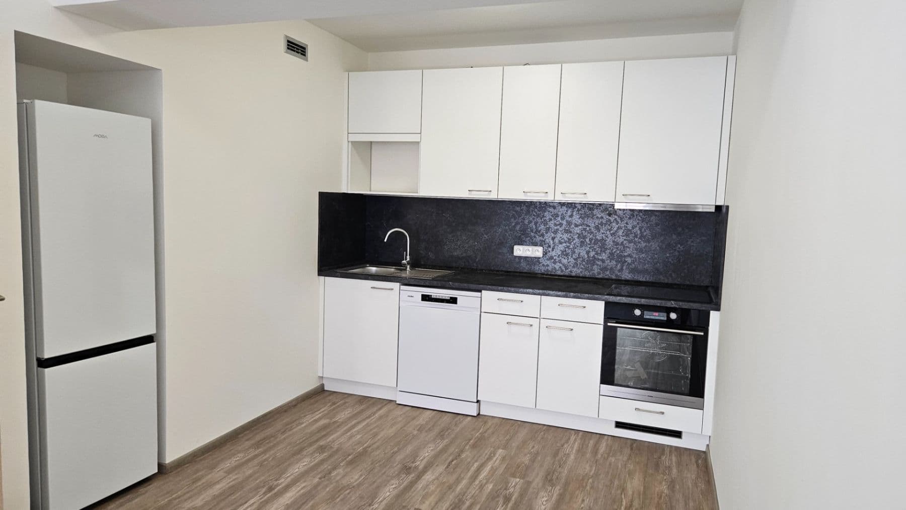 1 bedroom with open-plan kitchen flat to rent, 53 m², Sinkulova, Prague, Prague 1 bedroom with open-plan kitchen flat to rent, 53 m², Sinkulova, Prague, Prague