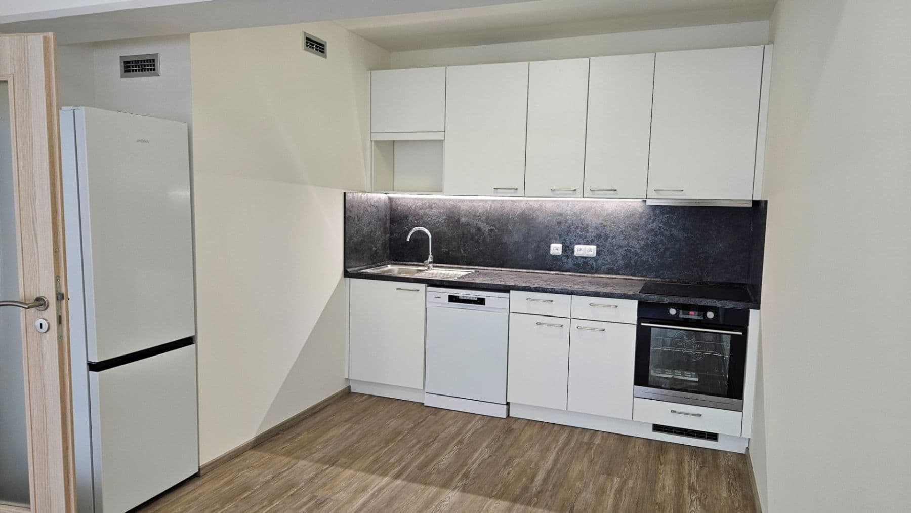 1 bedroom with open-plan kitchen flat to rent, 53 m², Sinkulova, Prague, Prague 1 bedroom with open-plan kitchen flat to rent, 53 m², Sinkulova, Prague, Prague