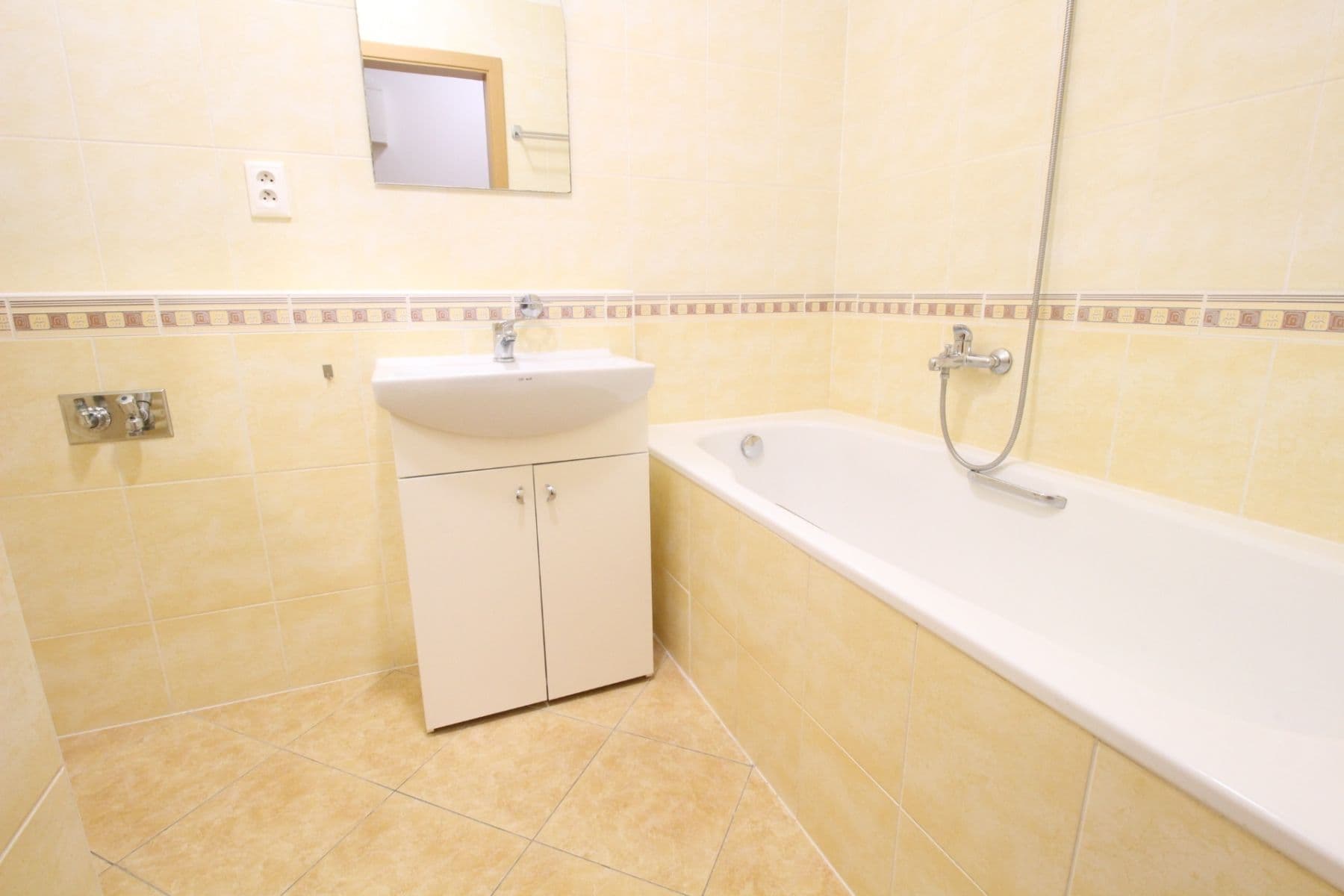 1 bedroom with open-plan kitchen flat to rent, 55 m², Laudonova, Prague, Prague 1 bedroom with open-plan kitchen flat to rent, 55 m², Laudonova, Prague, Prague